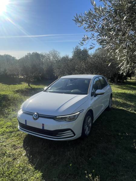 Découvrez Sommières en Golf 8 avec Airloc, location pas chère pour le week-end.